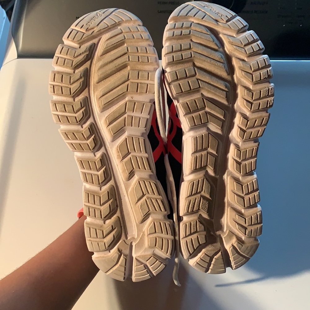 ASICS - Picture 2 of 6